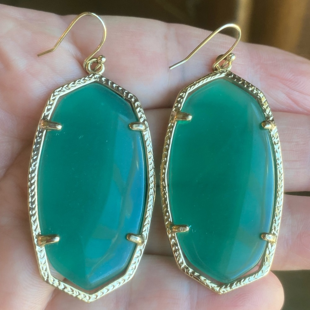 Kendra Scott Danielle drop earrings in emerald green cat’s eye
